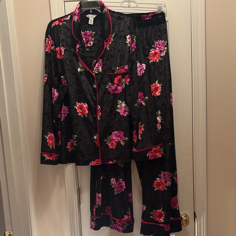 Sofia Intimates By Sofia Vegara Elegant Floral Wo… - image 1